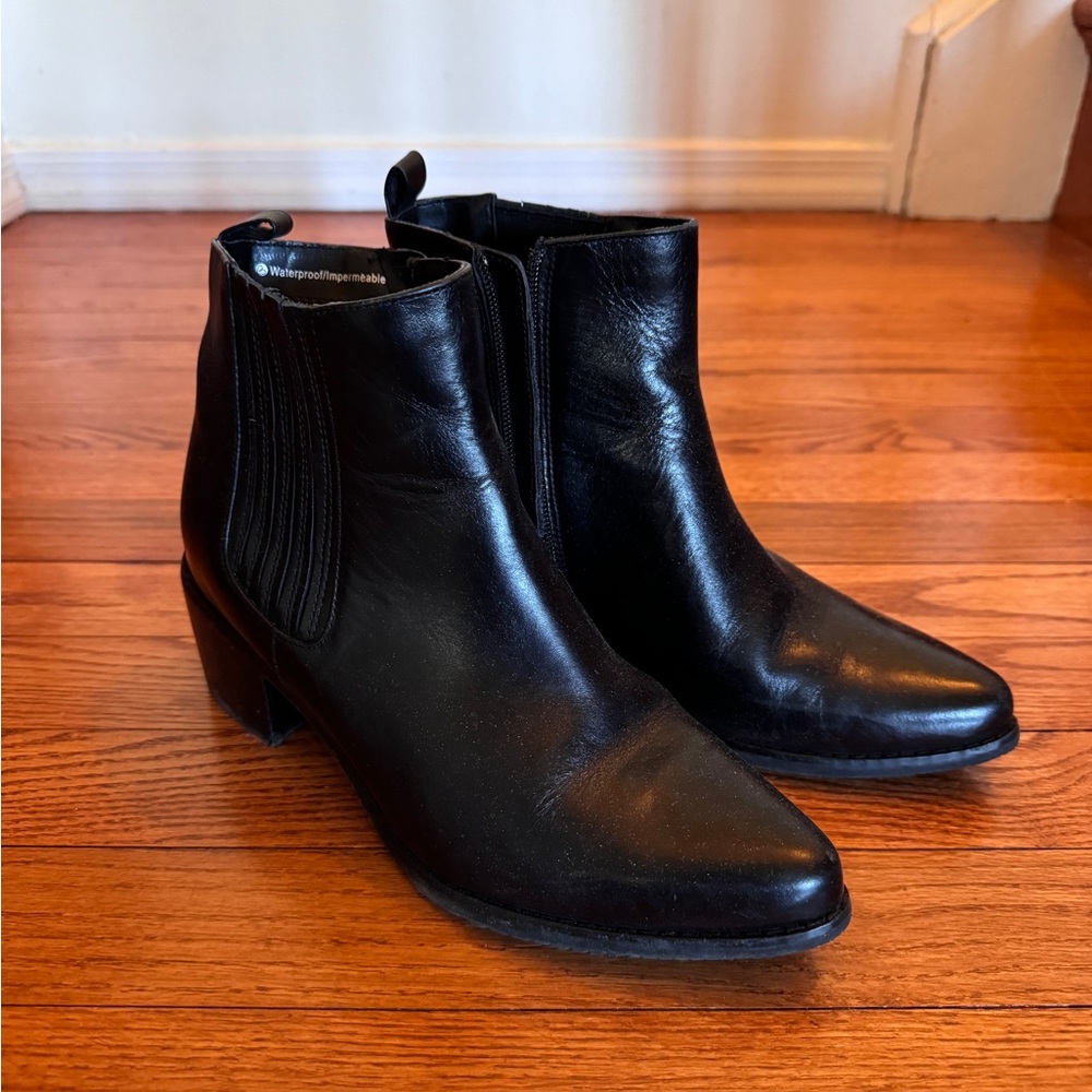 EUC Blondo Elvina Waterproof Leather Bootie Size 8